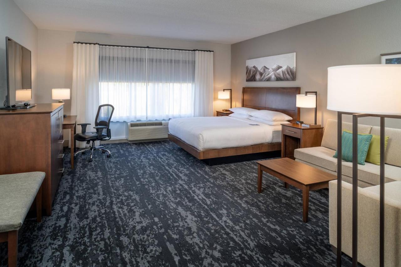 Delta Hotels By Marriott Huntington Mall Barboursville Exterior foto