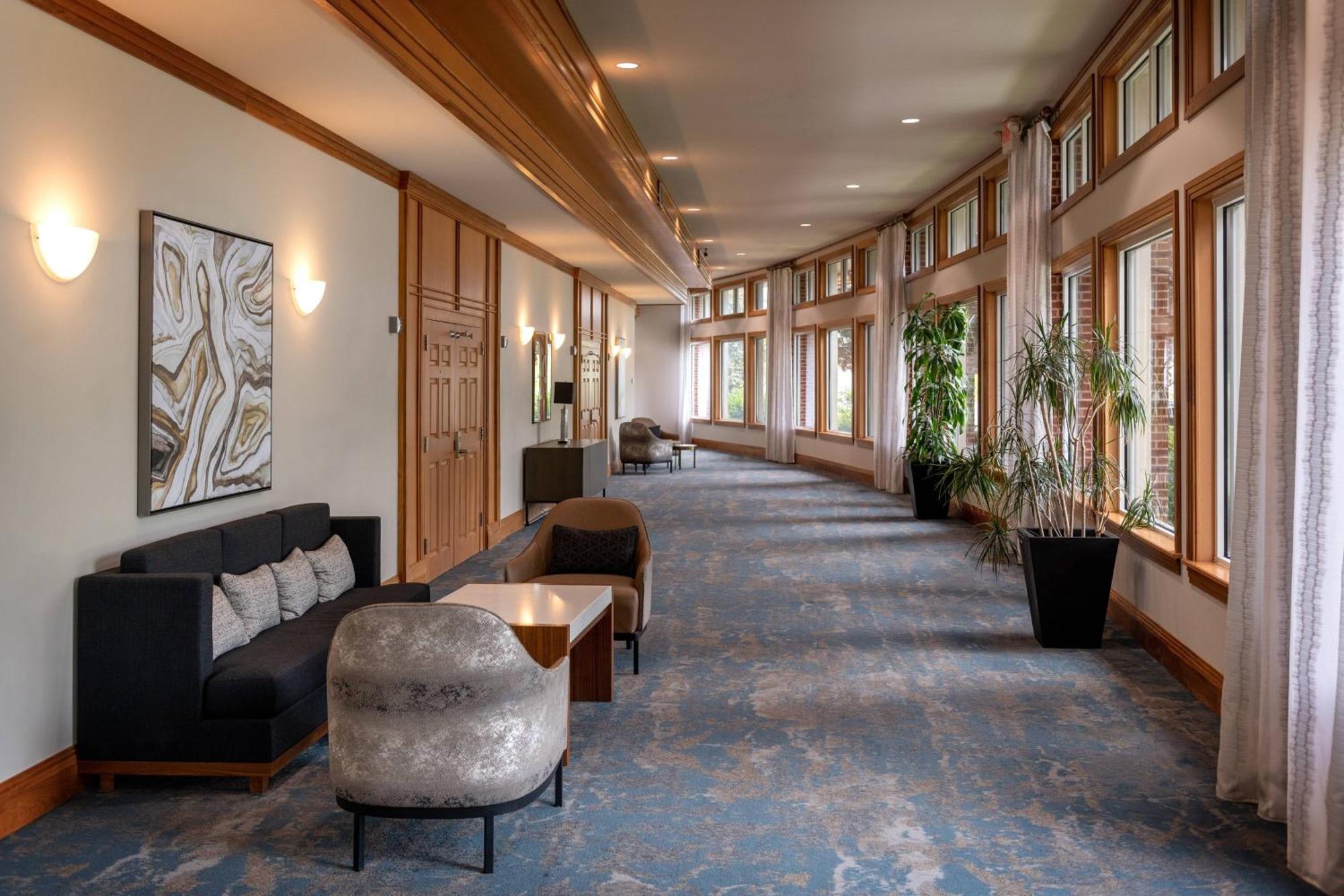 Delta Hotels By Marriott Huntington Mall Barboursville Exterior foto