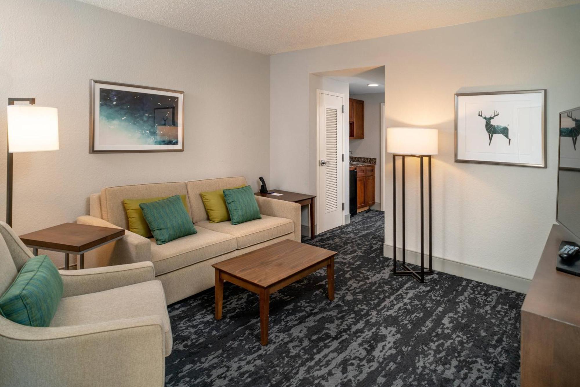 Delta Hotels By Marriott Huntington Mall Barboursville Exterior foto