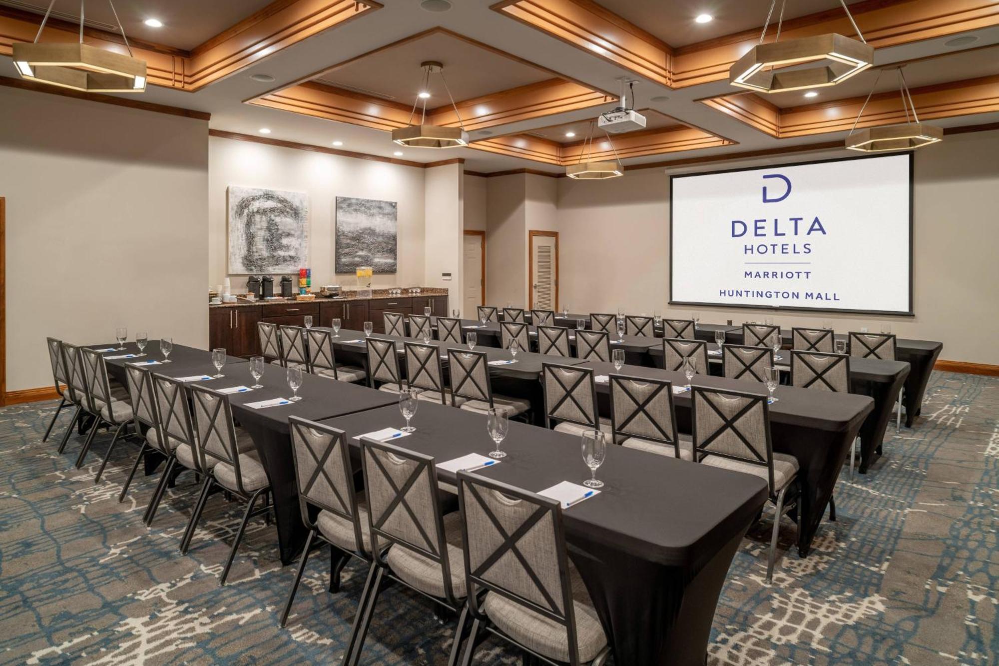 Delta Hotels By Marriott Huntington Mall Barboursville Exterior foto