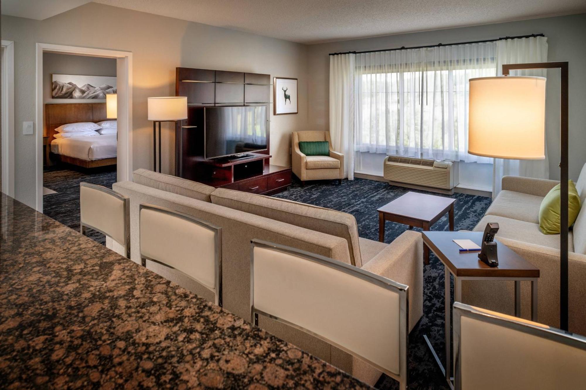 Delta Hotels By Marriott Huntington Mall Barboursville Exterior foto