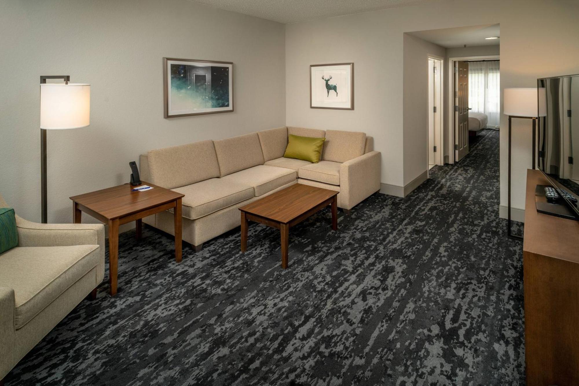 Delta Hotels By Marriott Huntington Mall Barboursville Exterior foto