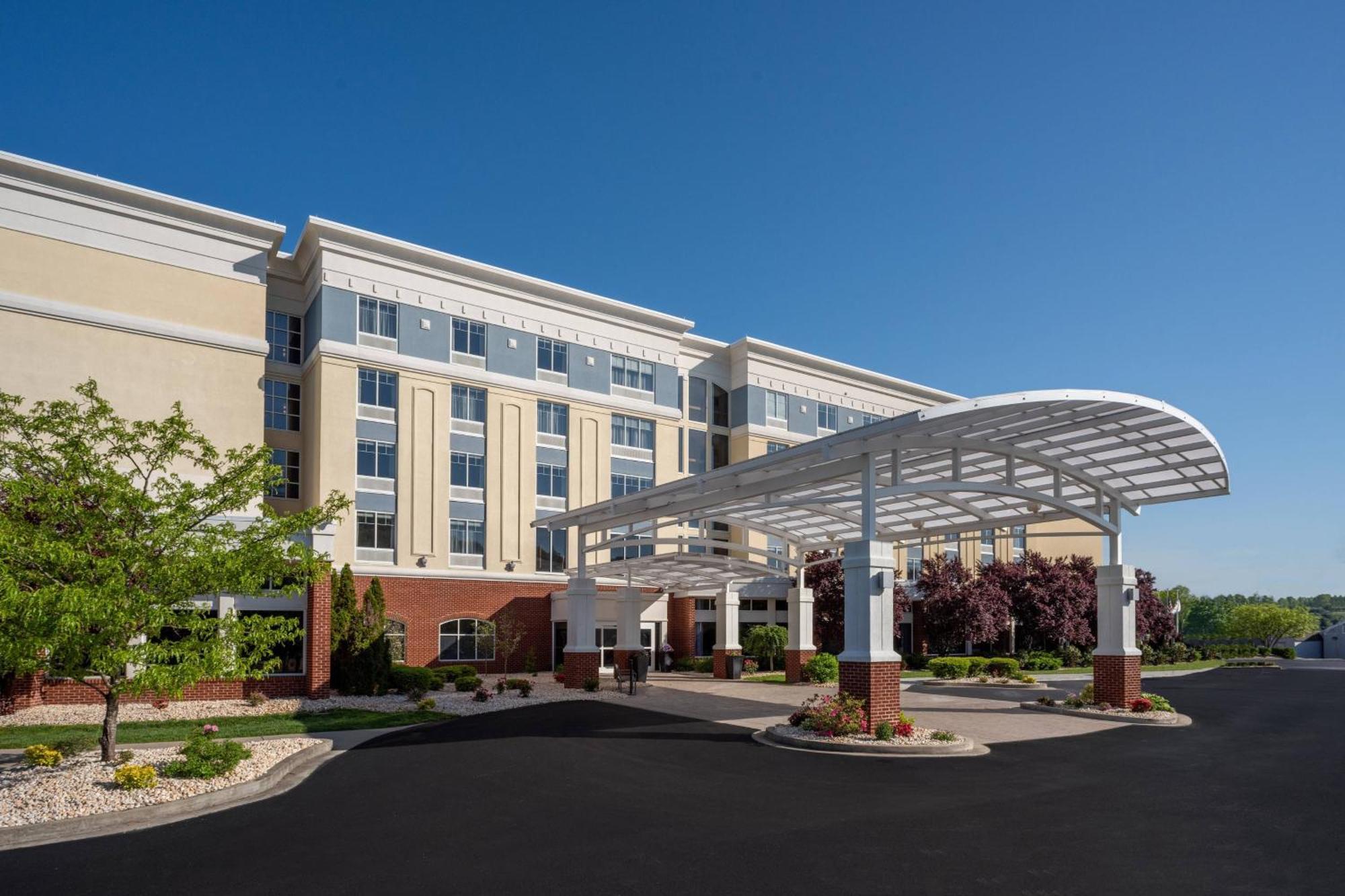 Delta Hotels By Marriott Huntington Mall Barboursville Exterior foto