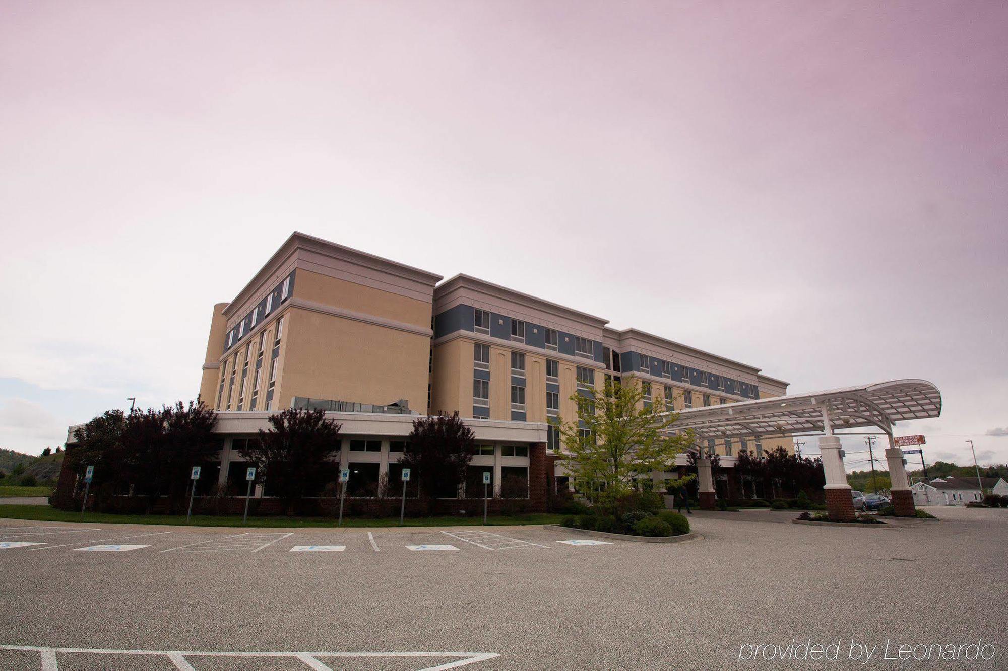 Delta Hotels By Marriott Huntington Mall Barboursville Exterior foto