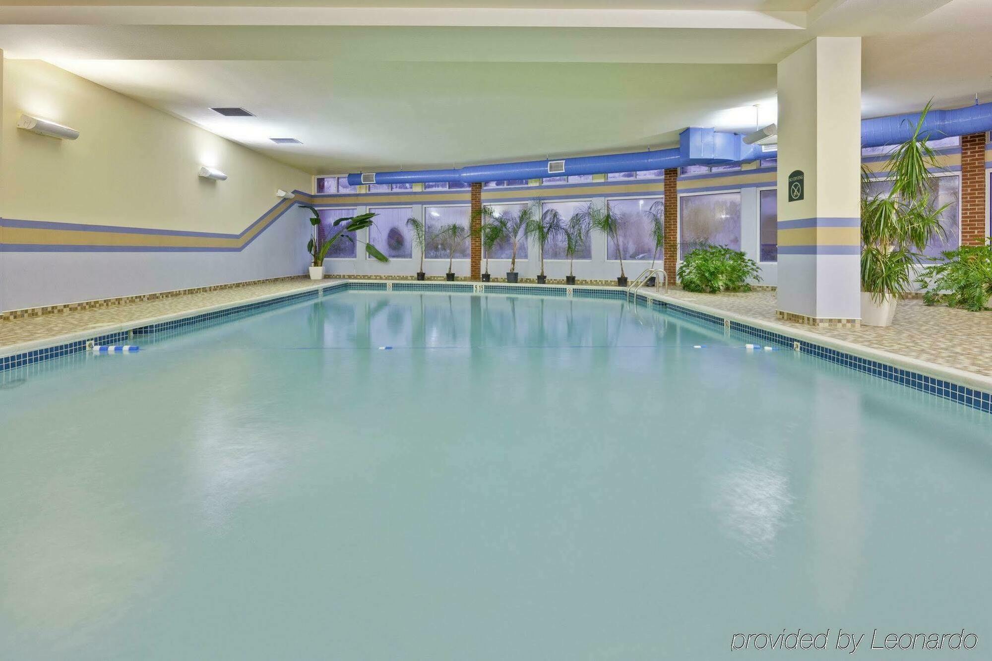Delta Hotels By Marriott Huntington Mall Barboursville Exterior foto